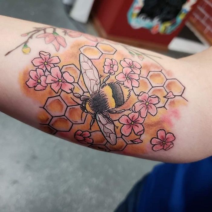 27 Bee Tattoo Ideas for Women & Men: Meaningful Designs from Minimalist & Geometric Styles